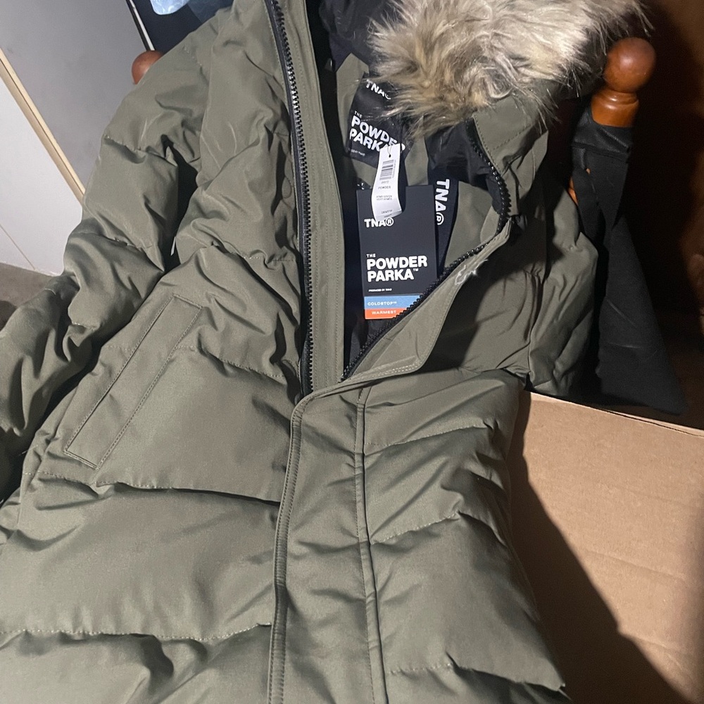 BNWT TNA POWDER PARKA